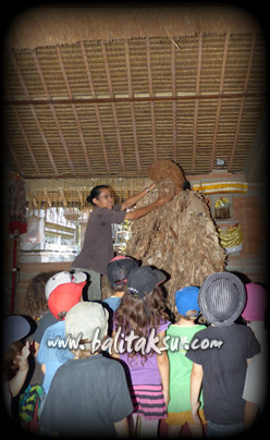 Barong Brutuk,Barong Kraras - Balerung Stage Peliatan.