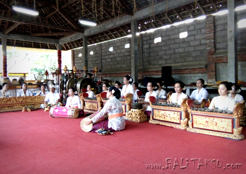 Odalan Pura Gunung Sari Temple::Peliatan Jan 2017 