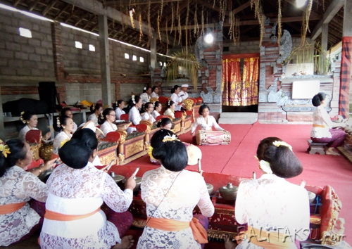 Odalan Pura Gunung Sari Temple::Peliatan Jan 2017 