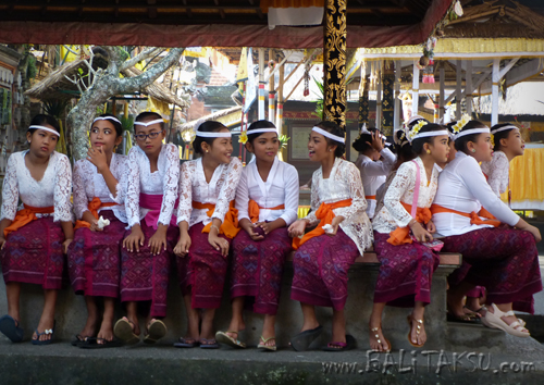 KUNINGAN Pura Dalem Gede Temple Peliatan Village:Apr 2017 