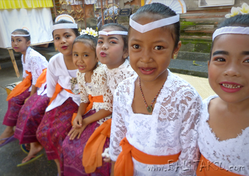 KUNINGAN Pura Dalem Gede Temple Peliatan Village:Apr 2017 