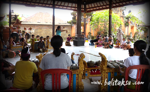 Bapang Sari rehearsal  on December at Mas Village