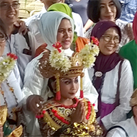 sri padma with ibu persiden